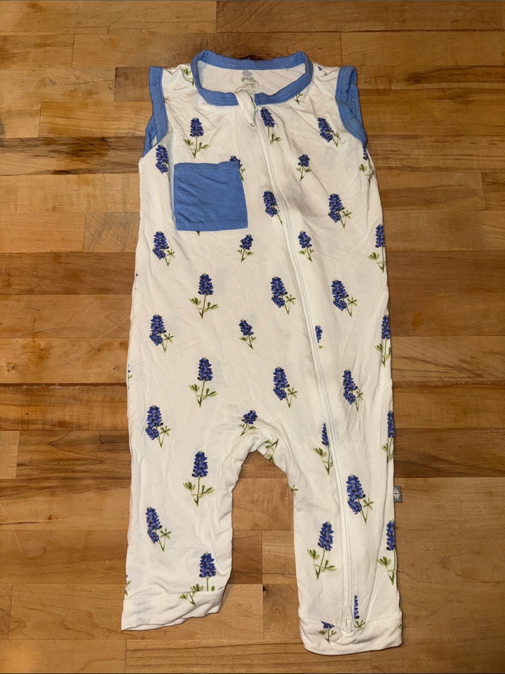 Kyte BABY White Sleeveless Romper with Blue Floral Print